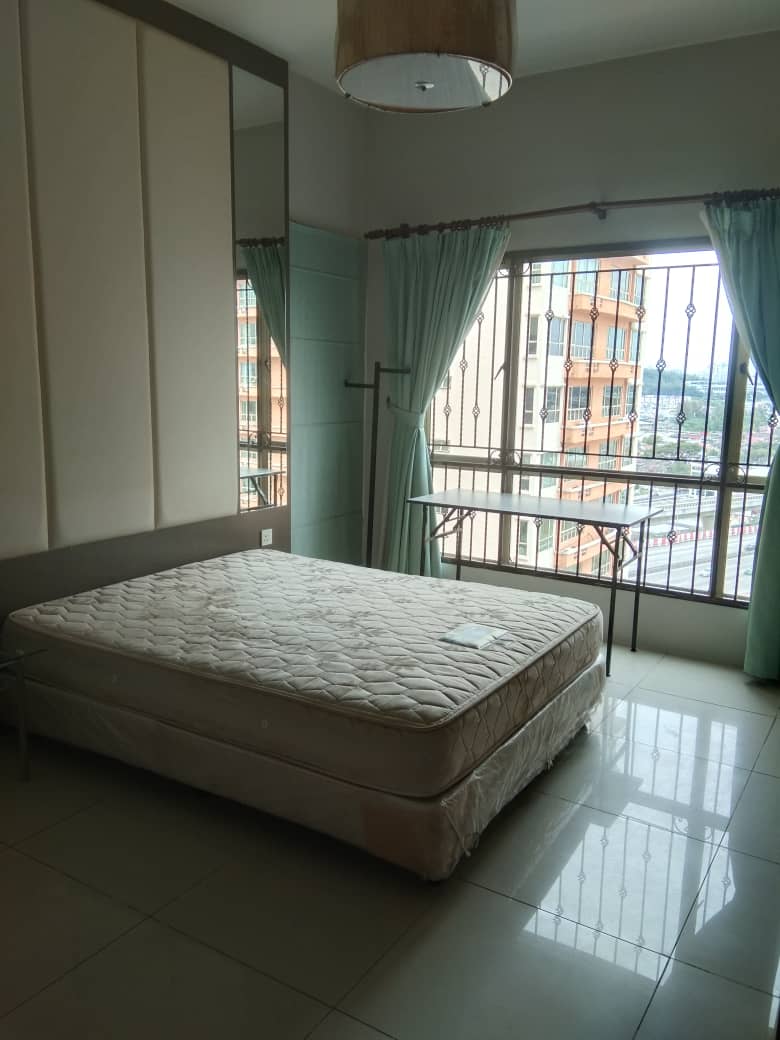 Rent East Lake Residence, Seri Kembangan with Zero Deposit 3 room