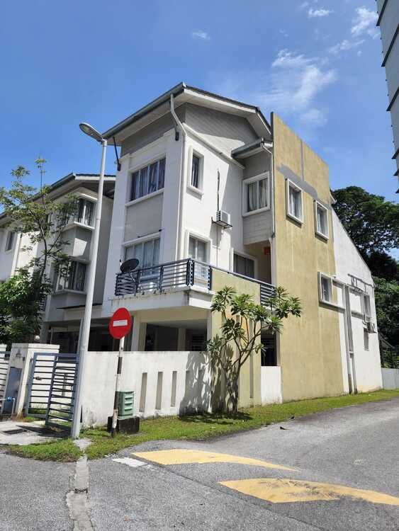 Rent Ariza Garden Villa, Taman Raintree with Zero Deposit 3 room