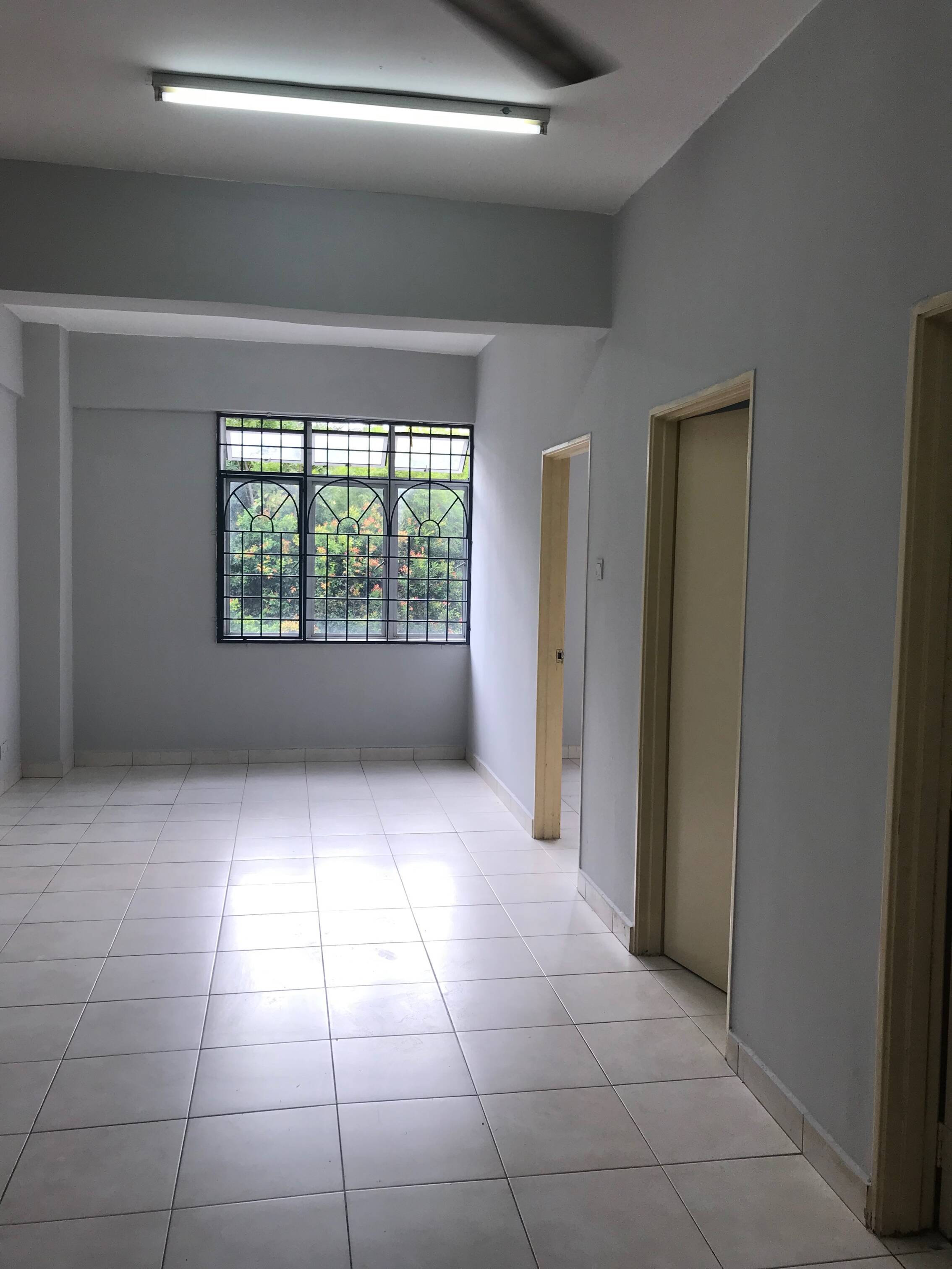 Rent Taman Setia Balakong, Balakong with Zero Deposit 3 room Highrise