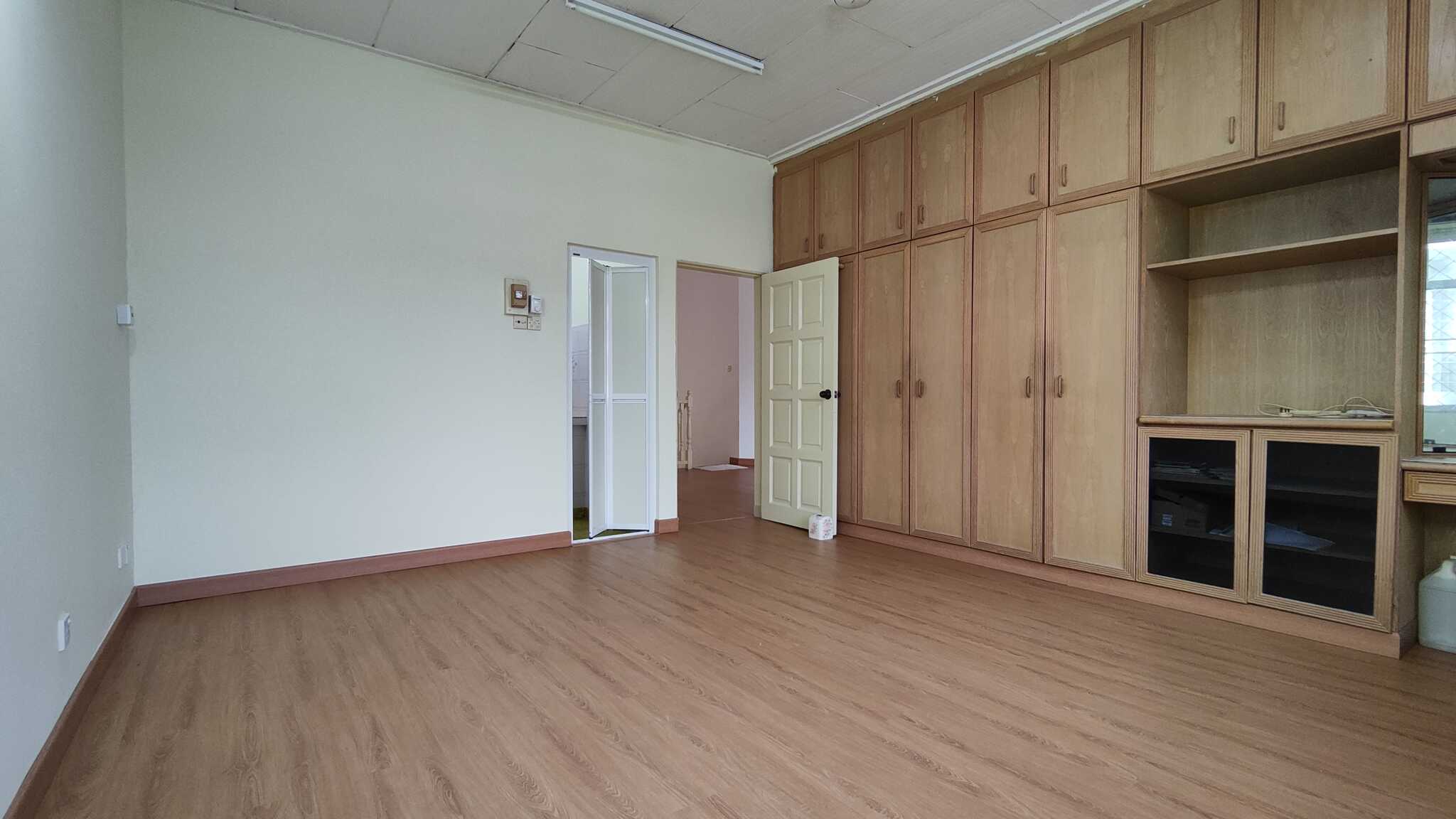 Rent Taman Kolam Air, Johor Bahru with Zero Deposit 4 room Landed for