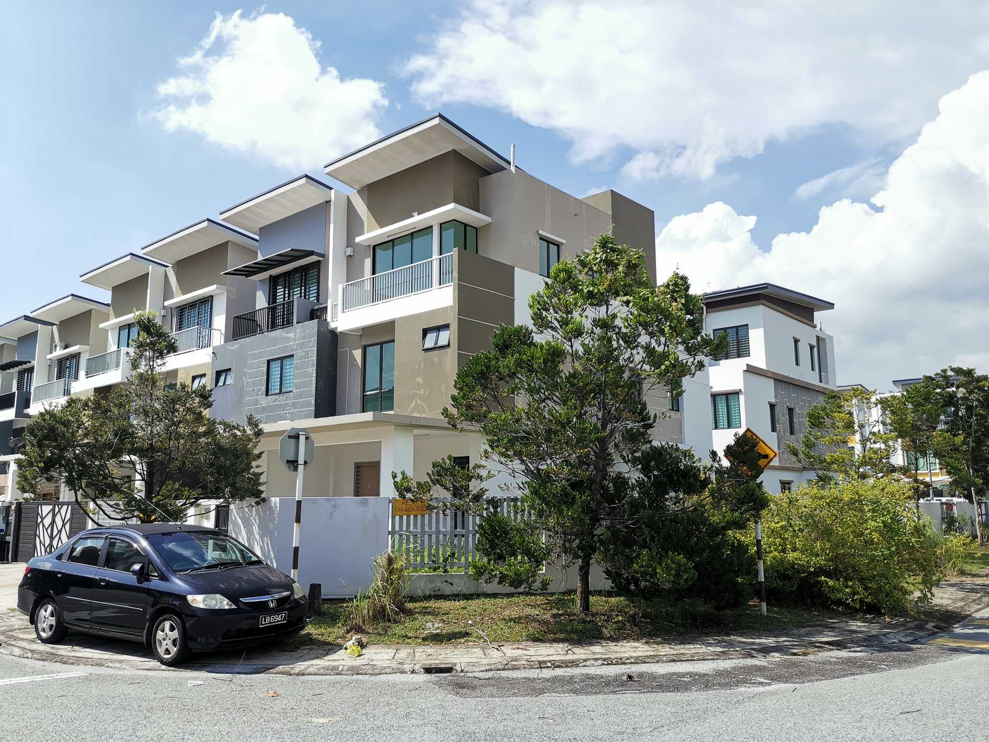 Rent Corner lot 2.5storey Crista Setia Utama , Setia Alam with Zero
